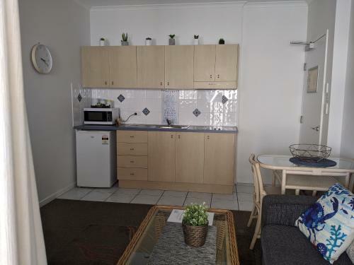 Hotel Moorings Beach Resort