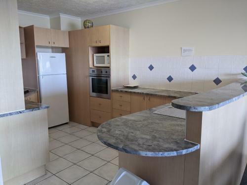Hotel Moorings Beach Resort