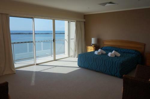 Hotel Moorings Beach Resort