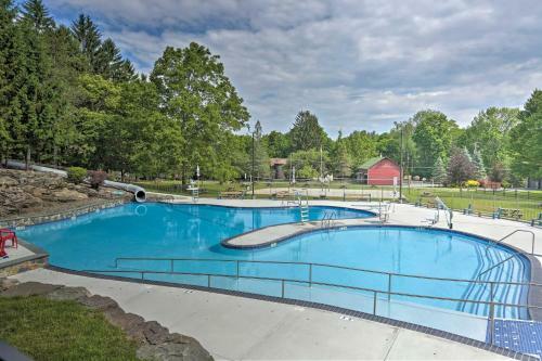 Mid-century Cabin With Resort Amenities On Lake!