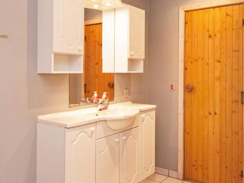 Three-bedroom Holiday Home In Bl�vand 4
