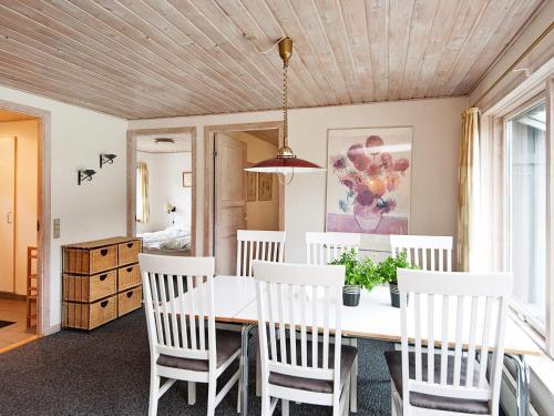 Three-bedroom Holiday Home In Bl�vand 4