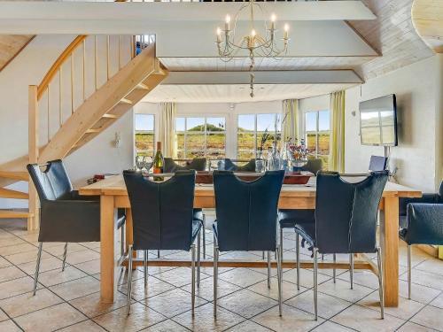 Four-bedroom Holiday Home In Bl�vand 52