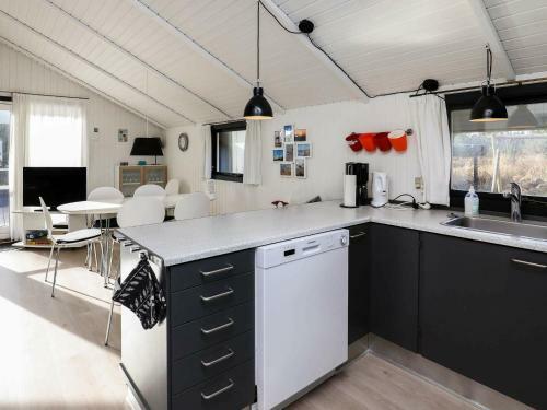 Three-bedroom Holiday Home In Bl�vand 76