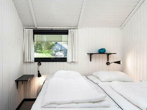 Three-bedroom Holiday Home In Bl�vand 76