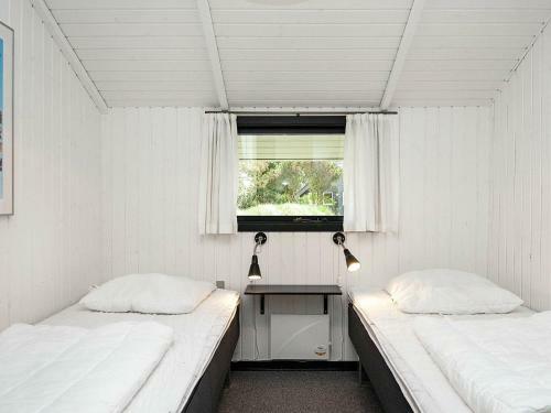Three-bedroom Holiday Home In Bl�vand 76