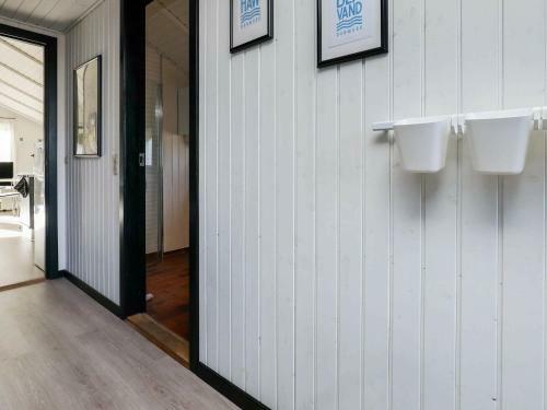 Three-bedroom Holiday Home In Bl�vand 76