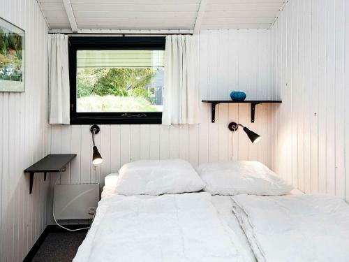 Three-bedroom Holiday Home In Bl�vand 76