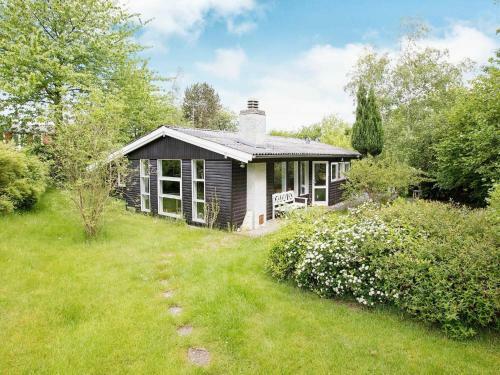 Holiday Home Dronningm�lle VI