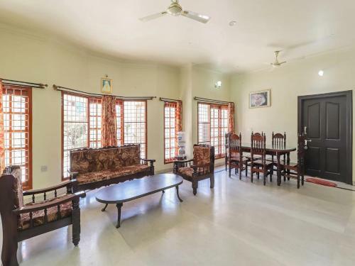 Big Private Villa In Chikmagalur