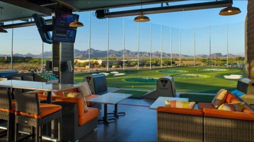 Euphoria In Peoria! [heated Pool & Prime Location]