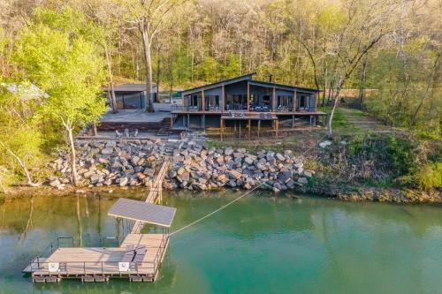 Riverfront Heber Springs Home With Dock And Slip!