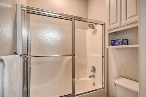 Spacious Rogers Home With Yard Family Friendly