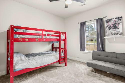 Spacious Rogers Home With Yard Family Friendly