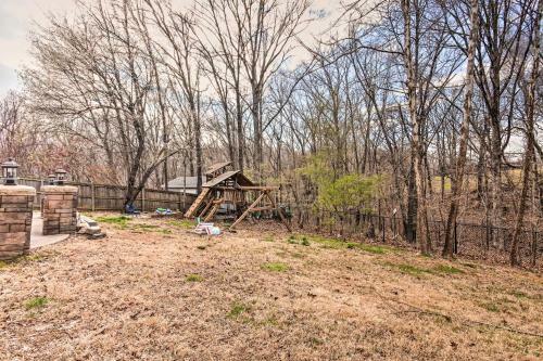 Spacious Rogers Home With Yard Family Friendly