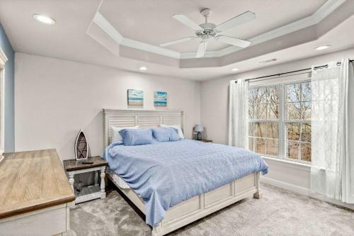 Spacious Rogers Home With Yard Family Friendly