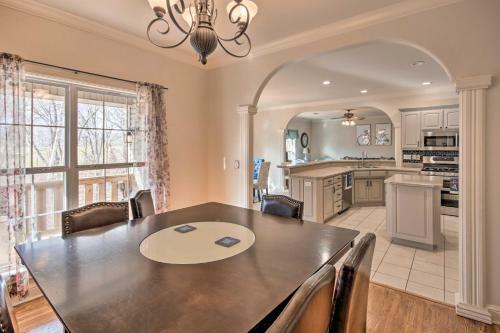 Spacious Rogers Home With Yard Family Friendly