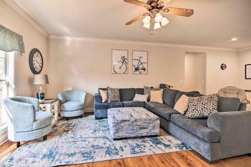 Spacious Rogers Home With Yard Family Friendly