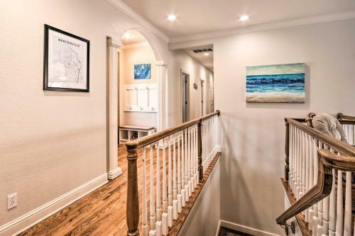 Spacious Rogers Home With Yard Family Friendly