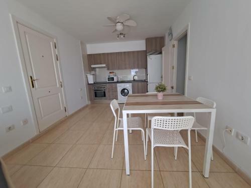 Laura Apartment In Arona & Pool