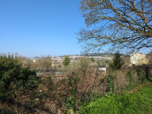 Captivating 1-bed Apartment In Bath With Parking