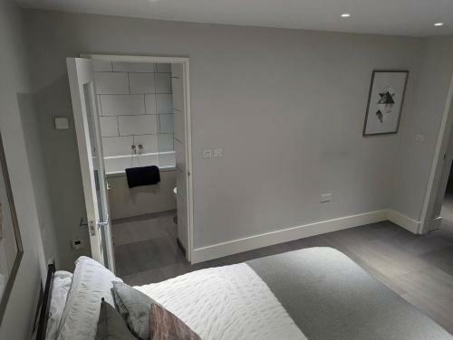Captivating 1-bed Apartment In Bath With Parking