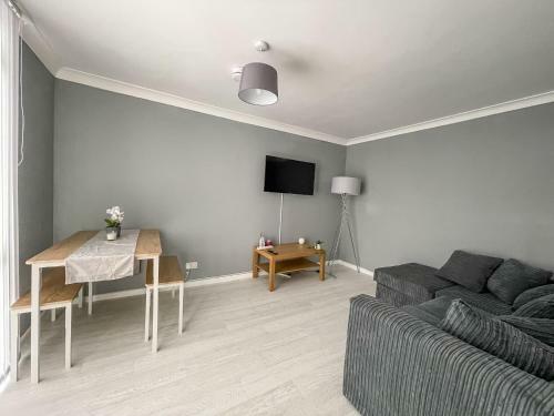 Impeccable 2-bed Home Close To City Centre!!