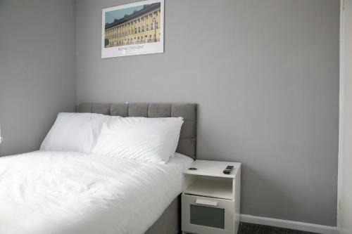 Impeccable 2-bed Home Close To City Centre!!