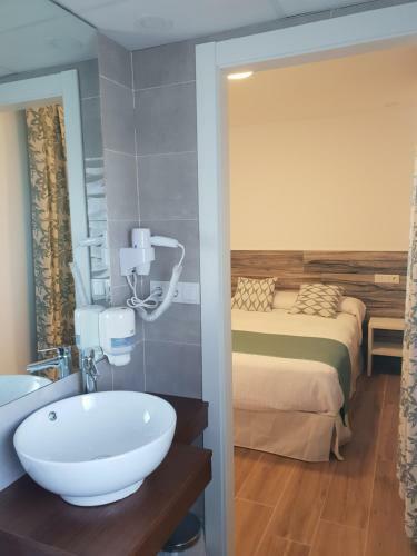 Hostal Caba�as