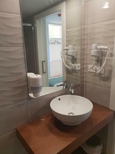 Hostal Caba�as