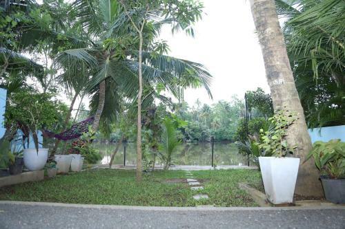 Hostal R 1 River Villa