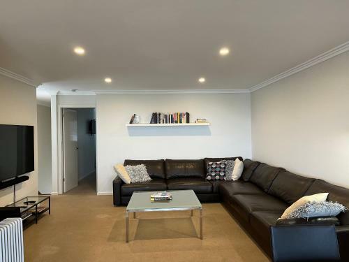 Billy Buttons, 3 Bedroom