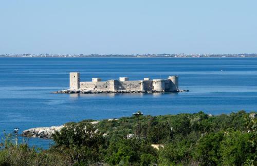 Korykos Hotel
