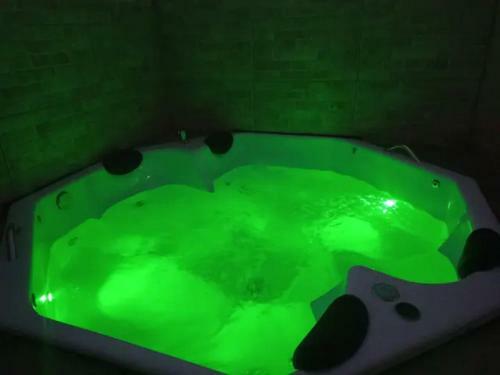 Casa Com Spa De Hidro, Aquecedor E Cromoterapia