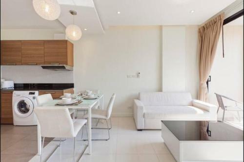 Lake Side, Lamour Apartment