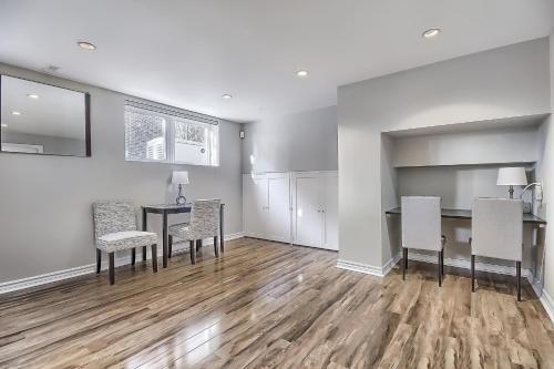 Spacious Vacation Home With Ravine
