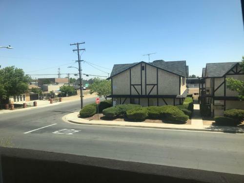 Private Room, Bathroom, & Balcony In Downtown Palmdale Apartment