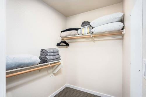 Apartamento Beautiful City Scape Suite Next To Nature Preserve