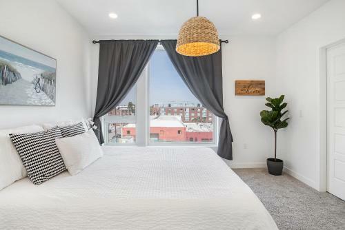 La Harbor View Home With Private Rooftop Deck