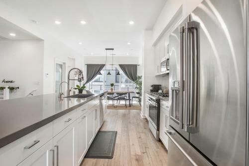 La Harbor View Home With Private Rooftop Deck