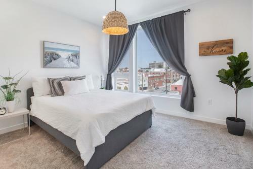 La Harbor View Home With Private Rooftop Deck