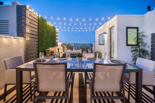 La Harbor View Home With Private Rooftop Deck