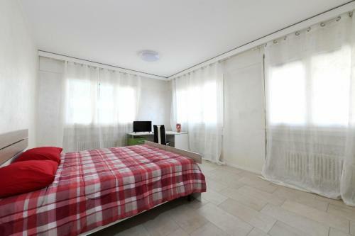 Hostal Swisshomebnb Guest House