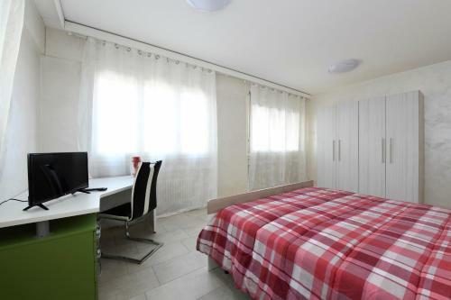 Hostal Swisshomebnb Guest House
