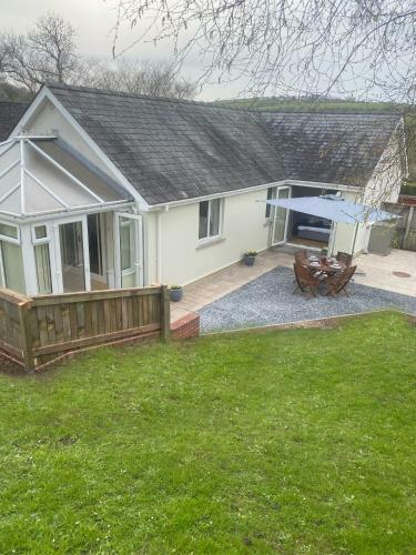 Beautiful 2 Bed Bungalow In Laugharne Situated