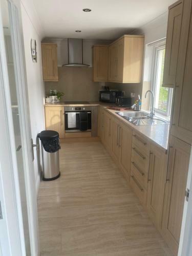 Beautiful 2 Bed Bungalow In Laugharne Situated