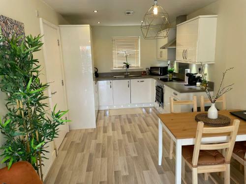 Stunning 3 Bedroom Home With Free Parking And Wifi