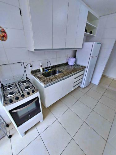Apartamento Praia Da Enseada, Tranquilidade E Lazer.