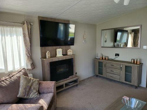 Remarkable 2-bed Lodge In Clacton-on-sea