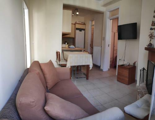 Apartment In Limni